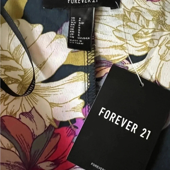 Forever 21 Black Floral‎ Tie Front Top NWT - Picture 8 of 8